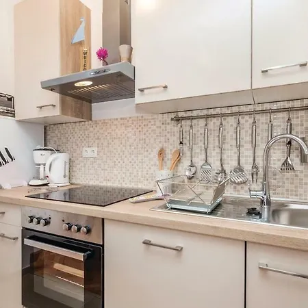 Sandra Prpic Konukevi Rab Town